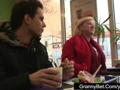 Fast food granny fucked Thumb