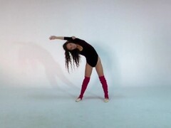 Flexible teen Anna making splits and bridges Thumb